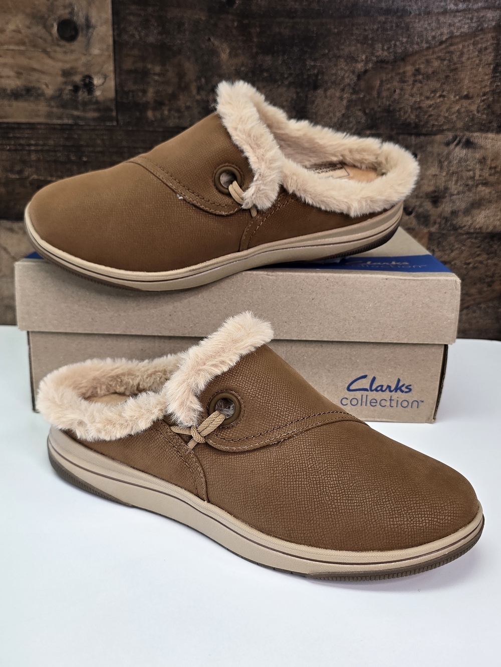 Clarks Women’s Tan Faux-Fur Lined Slip-On Clogs Size 9.5M